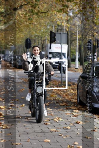 Amsterdam 5 november 2021
Holly Brood op haar electrische fiets in Amsterdam zuid