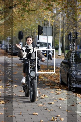 Amsterdam 5 november 2021
Holly Brood op haar electrische fiets in Amsterdam zuid