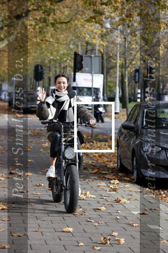 Amsterdam 5 november 2021
Holly Brood op haar electrische fiets in Amsterdam zuid