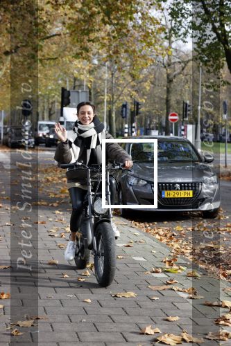 Amsterdam 5 november 2021
Holly Brood op haar electrische fiets in Amsterdam zuid