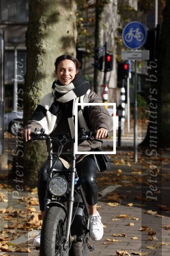 Amsterdam 5 november 2021
Holly Brood op haar electrische fiets in Amsterdam zuid