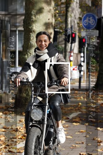 Amsterdam 5 november 2021
Holly Brood op haar electrische fiets in Amsterdam zuid