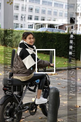Amsterdam 5 november 2021
Holly Brood op haar electrische fiets in Amsterdam zuid