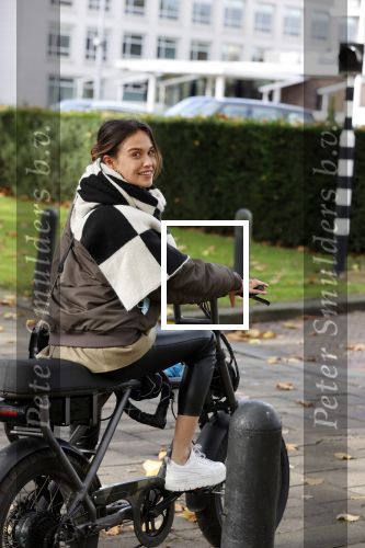 Amsterdam 5 november 2021
Holly Brood op haar electrische fiets in Amsterdam zuid