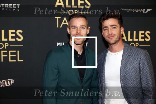 Amsterdam 1 november 2021
Premiere alles op tafel in het deLamar theater.
Hugo Kennis en Thomas Cammaert