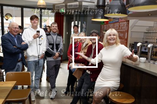 Hilversum 20 oktober 2021
Boek presentatie Irma Knol met haar zoons Milan Knol Enzo Knol en Sjen Knol
