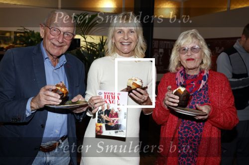 Hilversum 20 oktober 2021
Boek presentatie Irma Knol met haar zoons Milan Knol Enzo Knol en Sjen Knol . De ouders van Irma