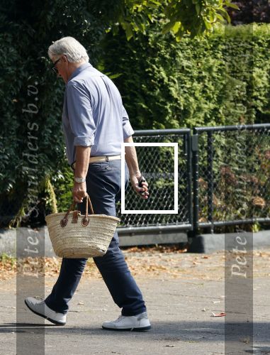 Amsterdam 9 septmber 2021
Jeroen Krabbe gaat met zijn Biro naar zijn zoon Martijn Krabbe