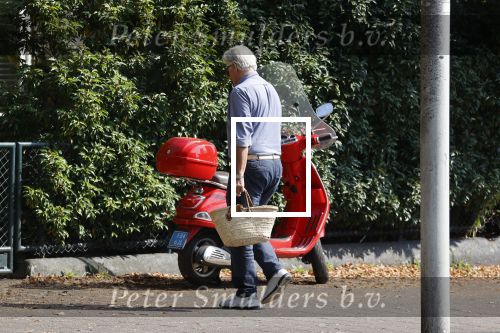 Amsterdam 9 septmber 2021
Jeroen Krabbe gaat met zijn Biro naar zijn zoon Martijn Krabbe