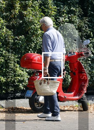 Amsterdam 9 septmber 2021
Jeroen Krabbe gaat met zijn Biro naar zijn zoon Martijn Krabbe