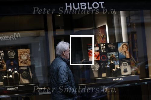 Amsterdam 27 oktober 2021
Jeroen Krabbe doet boodschappen op de pc hooftstraat en rijdt daarna met zijn Biro karretje naar huis