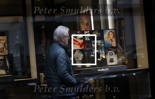 Amsterdam 27 oktober 2021
Jeroen Krabbe doet boodschappen op de pc hooftstraat en rijdt daarna met zijn Biro karretje naar huis