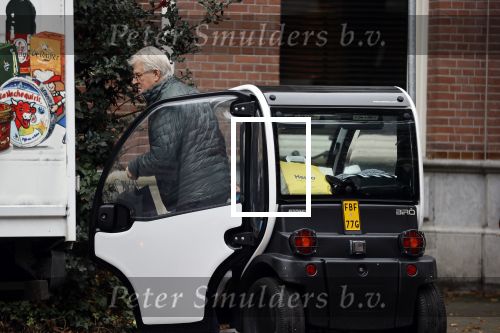 Amsterdam 27 oktober 2021
Jeroen Krabbe doet boodschappen op de pc hooftstraat en rijdt daarna met zijn Biro karretje naar huis