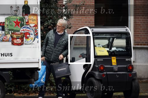 Amsterdam 27 oktober 2021
Jeroen Krabbe doet boodschappen op de pc hooftstraat en rijdt daarna met zijn Biro karretje naar huis