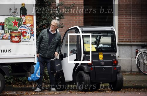 Amsterdam 27 oktober 2021
Jeroen Krabbe doet boodschappen op de pc hooftstraat en rijdt daarna met zijn Biro karretje naar huis