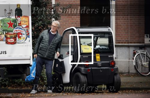 Amsterdam 27 oktober 2021
Jeroen Krabbe doet boodschappen op de pc hooftstraat en rijdt daarna met zijn Biro karretje naar huis