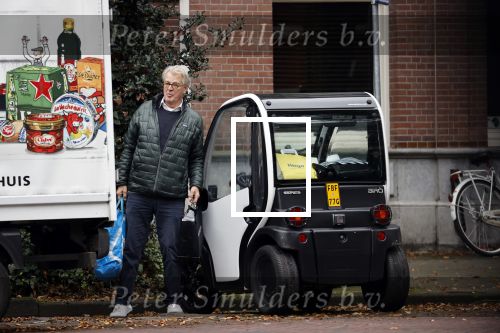 Amsterdam 27 oktober 2021
Jeroen Krabbe doet boodschappen op de pc hooftstraat en rijdt daarna met zijn Biro karretje naar huis