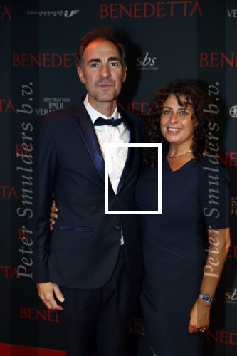 Amsterdam 12 oktober 2021
Premiere Benedetta  in Tuschinski. paul Verhoeven is de regisseur. Johan Neijenhuis met partner