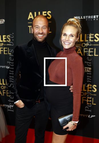 Amsterdam 1 november 2021
Premiere alles op tafel in het deLamar theater.
Kimberley Klaver zwanger met partner Michel v d Bergh