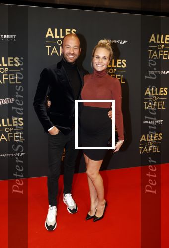 Amsterdam 1 november 2021
Premiere alles op tafel in het deLamar theater.
Kimberley Klaver zwanger met partner Michel v d Bergh