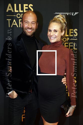 Amsterdam 1 november 2021
Premiere alles op tafel in het deLamar theater.
Kimberley Klaver zwanger met partner Michel v d Bergh