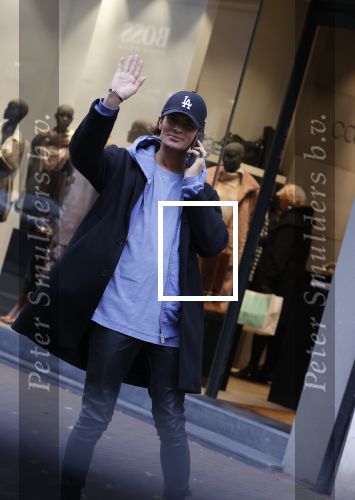 Amsterdam 27 oktober 2021
Koen Kardashian bellend op de pc hooftstraat