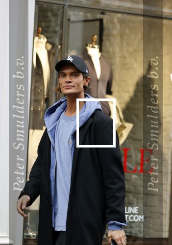 Amsterdam 27 oktober 2021
Koen Kardashian bellend op de pc hooftstraat