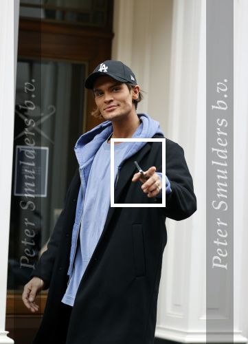Amsterdam 27 oktober 2021
Koen Kardashian bellend op de pc hooftstraat