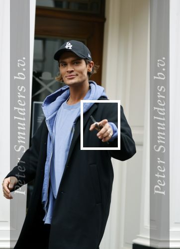 Amsterdam 27 oktober 2021
Koen Kardashian bellend op de pc hooftstraat