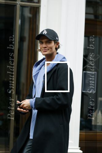 Amsterdam 27 oktober 2021
Koen Kardashian bellend op de pc hooftstraat