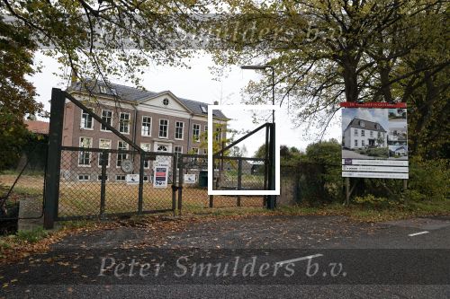 Weesp 26 oktober 2021
Dit complex staat al jaren te koop maar er gebeurt helemaal niks . Wat is het probleem?