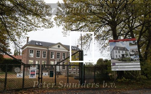 Weesp 26 oktober 2021
Dit complex staat al jaren te koop maar er gebeurt helemaal niks . Wat is het probleem?