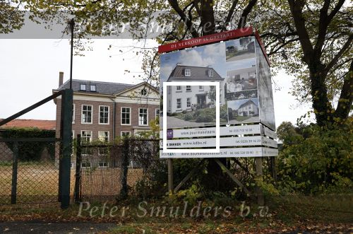 Weesp 26 oktober 2021
Dit complex staat al jaren te koop maar er gebeurt helemaal niks . Wat is het probleem?