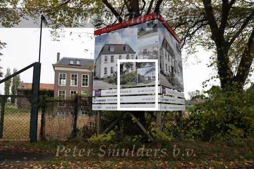 Weesp 26 oktober 2021
Dit complex staat al jaren te koop maar er gebeurt helemaal niks . Wat is het probleem?