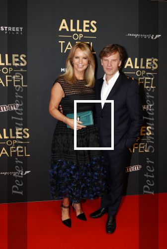 Amsterdam 1 november 2021
Premiere alles op tafel in het deLamar theater.
Linda de Mol en Peter Paul Muller