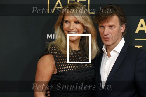 Amsterdam 1 november 2021
Premiere alles op tafel in het deLamar theater.
Linda de Mol en Peter paul Muller