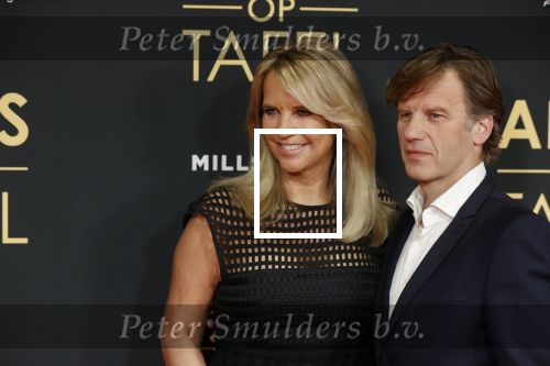 Amsterdam 1 november 2021
Premiere alles op tafel in het deLamar theater.
Linda de Mol en Peter paul Muller
