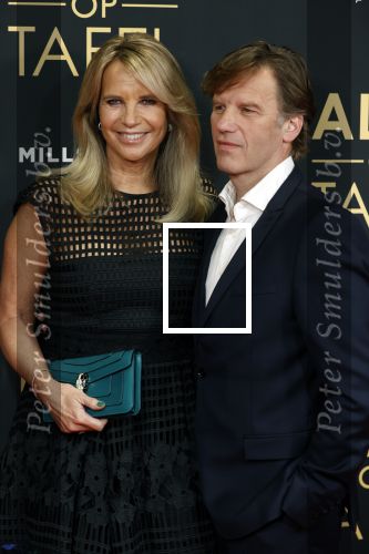Amsterdam 1 november 2021
Premiere alles op tafel in het deLamar theater.
Linda de Mol en Peter paul Muller