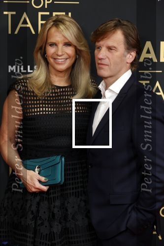 Amsterdam 1 november 2021
Premiere alles op tafel in het deLamar theater.
Linda de Mol en Peter paul Muller