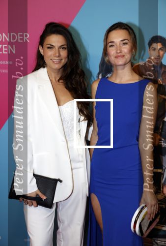 Amsterdam 11 oktober 2021
Premiere liefde zonder grenzen in Tuschinski.
Lisa Michels met een vriendin