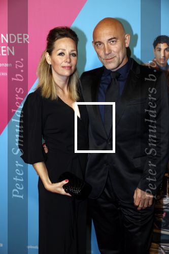 Amsterdam 11 oktober 2021
Premiere Liefde zonder grenzenin Tuschinski 
Loek Peters met partner