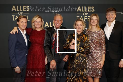 Amsterdam 1 november 2021
Premiere alles op tafel in het deLamar theater.
Familie Meiland Martien Meiland Erica meiland Maxime Meiland met partner Leroy en Montana Meiland met partner Dirk