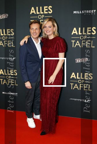 Amsterdam 1 november 2021
Premiere alles op tafel in het deLamar theater.
Familie Meiland Martien Meiland Erica meiland Maxime Meiland met partner Leroy en Montana Meiland met partner Dirk
