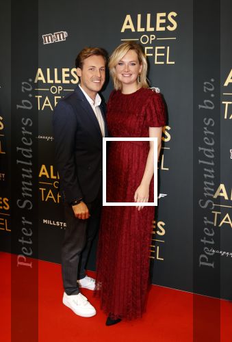 Amsterdam 1 november 2021
Premiere alles op tafel in het deLamar theater.
Familie Meiland Martien Meiland Erica meiland Maxime Meiland met partner Leroy en Montana Meiland met partner Dirk
