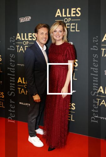 Amsterdam 1 november 2021
Premiere alles op tafel in het deLamar theater.
Familie Meiland Martien Meiland Erica meiland Maxime Meiland met partner Leroy en Montana Meiland met partner Dirk