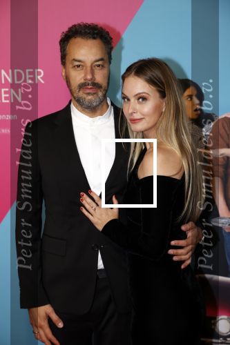 Amsterdam 11 oktober 2021
Premiere Liefde zonder grenzenin Tuschinski 
Melissa Drost met partner