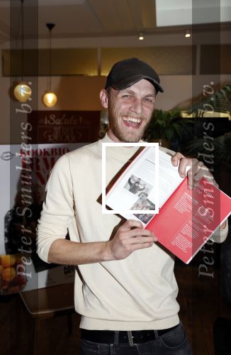 Hilversum 20 oktober 2021
Boek presentatie Irma Knol met haar zoons Milan Knol Enzo Knol en Sjen Knol