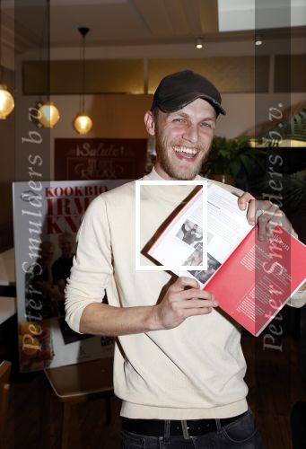 Hilversum 20 oktober 2021
Boek presentatie Irma Knol met haar zoons Milan Knol Enzo Knol en Sjen Knol