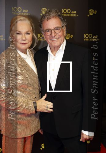 Amsterdam 28 oktober 2021
Feest ivm 100 jarig bestaan van Tuschinski.
Monique v d Ven kwam met haar man Edwin de Vries