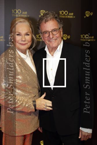 Amsterdam 28 oktober 2021
Feest ivm 100 jarig bestaan van Tuschinski.
Monique v d Ven kwam met haar man Edwin de Vries